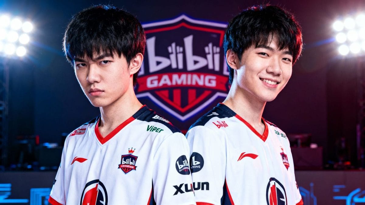 Viper and Xun in Bilibili Gaming jerseys